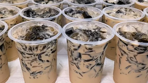 Franchise Cappucino Cincau: Peluang Usaha Minuman Kekinian Modal Kecil yang Menjanjikan